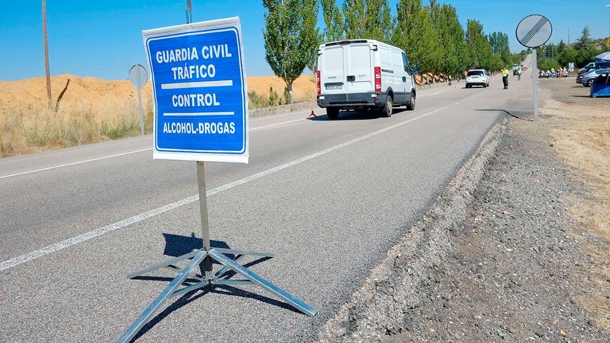 Control de alcoholemia de la Guardia Civil. | DANIEL MARTÍN