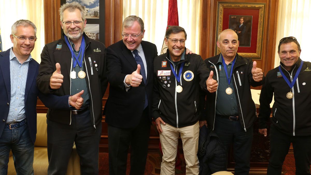 Un instante de la recepción a los pescadores. | L.N.C.