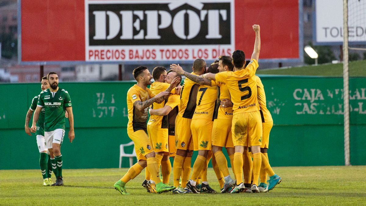 Los jugadores de la Deportiva celebran un gol en el partido de la primera vuelta.| TRIBUNA DE TOLEDO