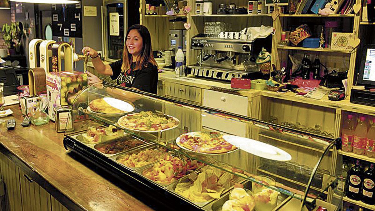 La variedad de tapas en muchos bares leoneses es evidente. | MAURICIO PEÑA La variedad de tapas en muchos bares leoneses es evidente. | MAURICIO PEÑA