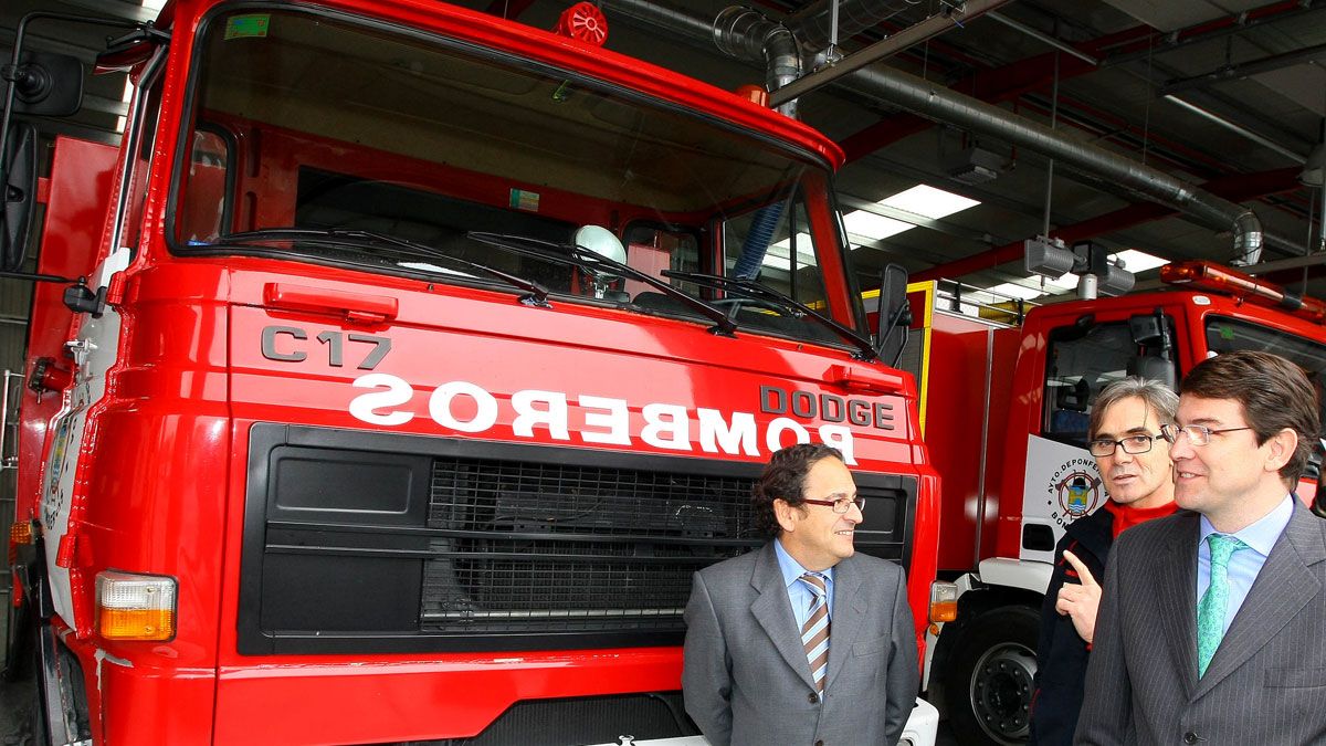 Imagen de archivo de la inauguración de las instalaciones del parque de bomberos de Ponferrada. | ICAL