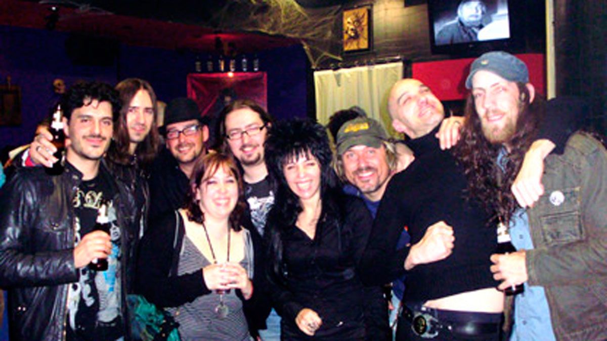 El Morticia cumple 24 años en activo en Ponferrada, siempre con amigos. El Morticia cumple 24 años en activo en Ponferrada, siempre con amigos.