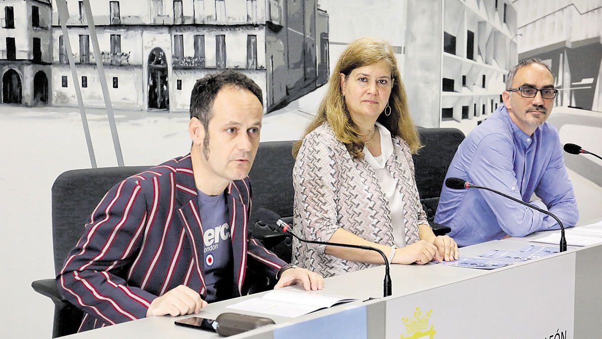 Héctor Escobar, Margarita Torres y Ángel Yugueros durante la presentación del programa de la feria. | CÉSAR