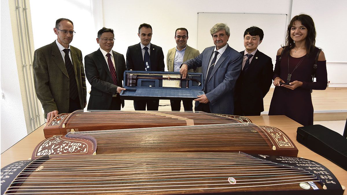 Un momento de la inauguración de las nuevas estancias.| SAÚL ARÉN