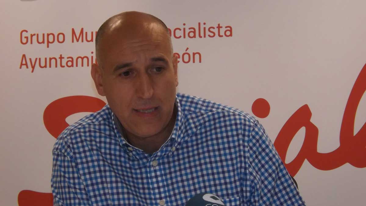 José Antonio Diez, en una rueda de prensa este martes. | L.N.C.