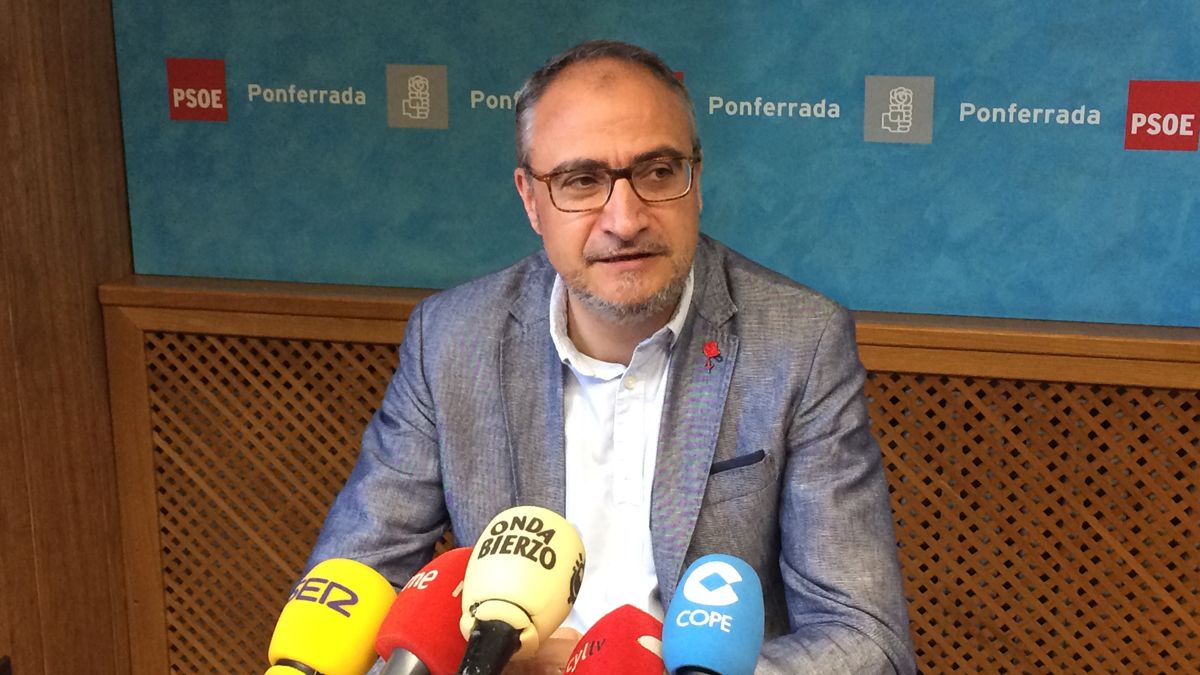 El portavoz del PSOE en el Ayuntamiento de Ponferrada, Olegario Ramón. | A. CARDENAL