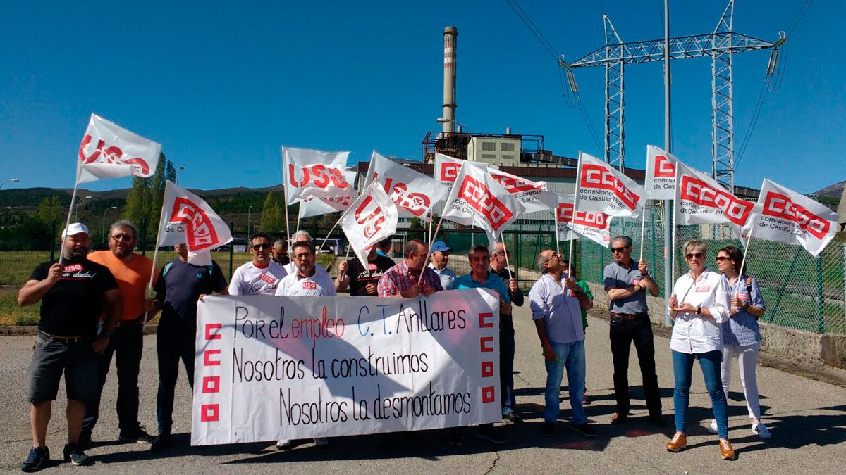 Los delegados sindicales han vuelto a salir a las puertas de la central. | L.N.C.