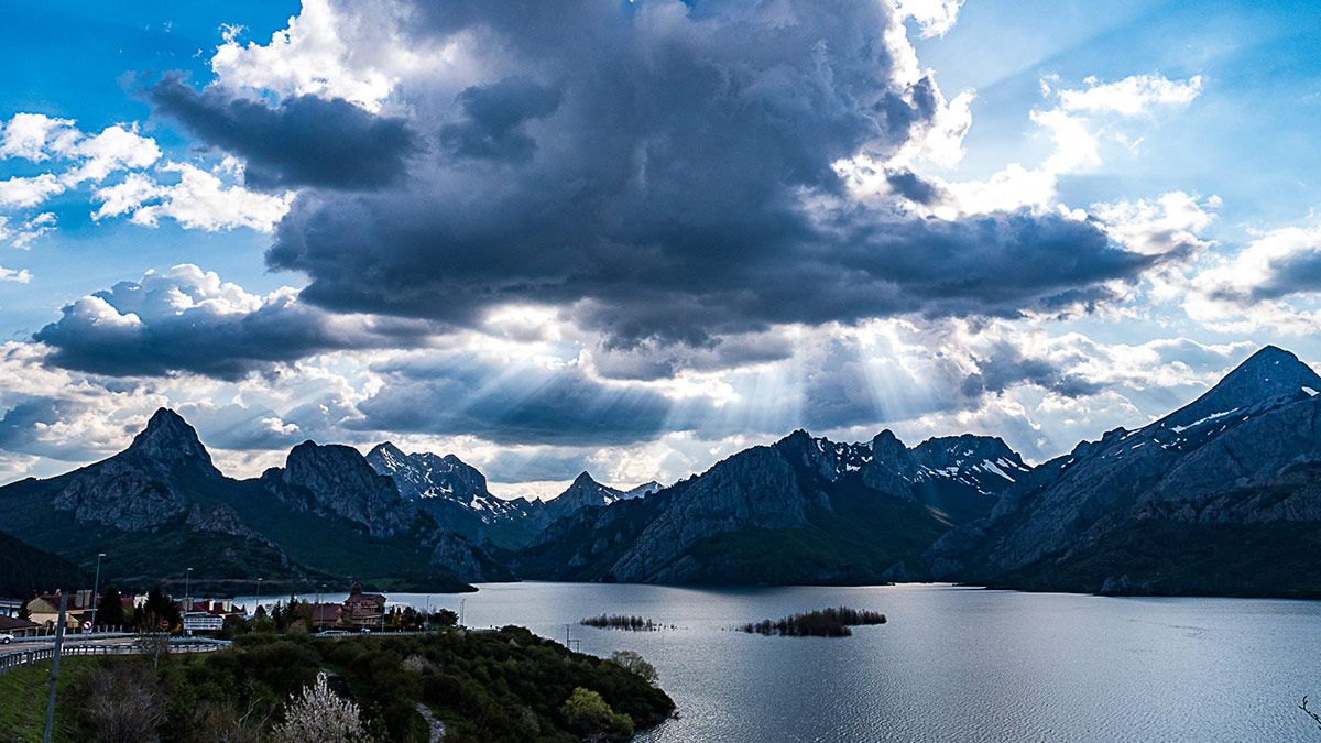 Vista del embalse de Riaño al finalizar la ruta. | VICENTE GARCÍA