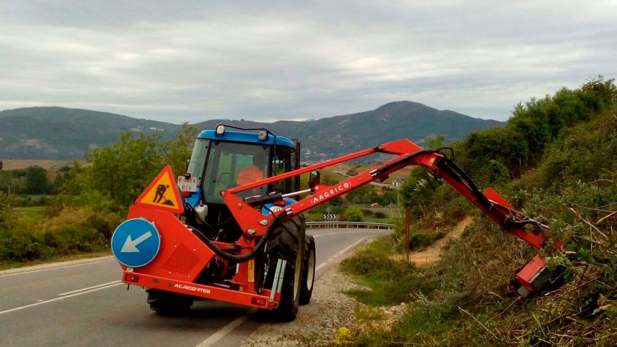 Las máquinas ya están trabajando en la limpieza de las zonas más proclives a la proliferación de conejos. | L.N.C.