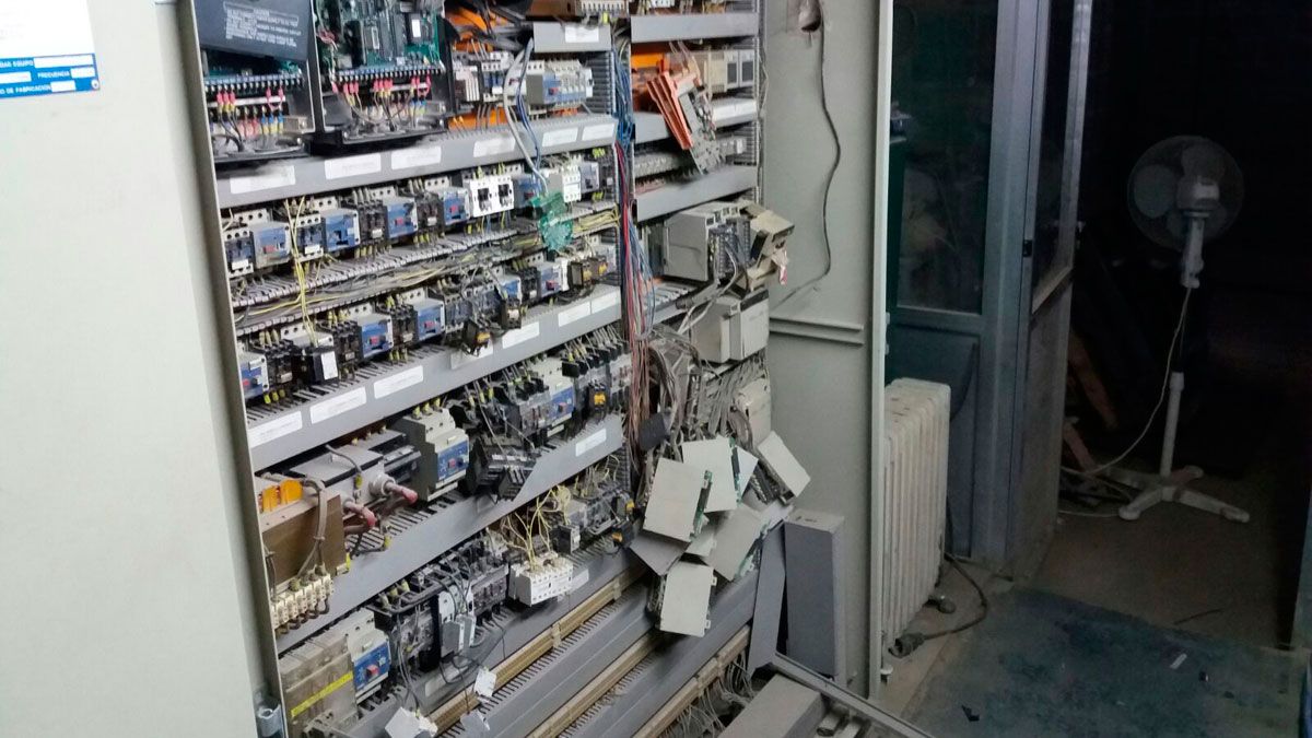 Las instalaciones aparecieron totalmente destrozadas. | L.N.C. Las instalaciones aparecieron totalmente destrozadas. | L.N.C.