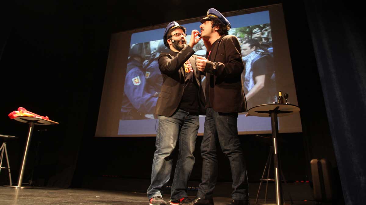 Vídeos, canciones, hombres del espacio, entrevistas... todo es posible en las representaciones de ‘Mongolia, el musical’.