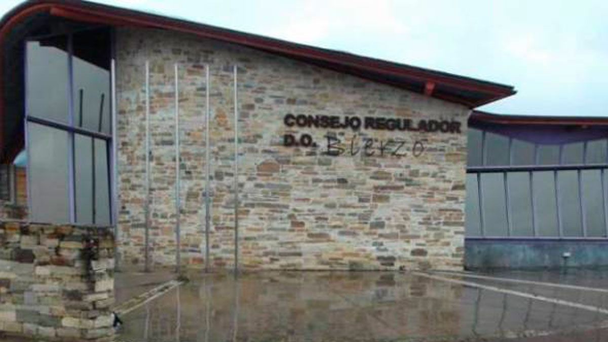 El Consejo Regulador pide que no permita la quema de neumáticos en la cementera de Toral.