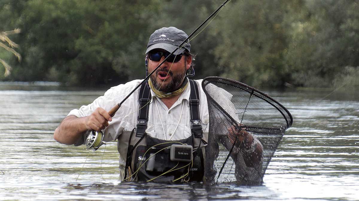 Un pescador en plena faena. | R.P.N.