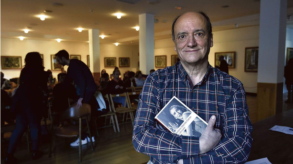 El escritor vallisoletano acudió a la feria con ‘La ofrenda’, su personal tributo a la novela gótica. | SAÚL ARÉN