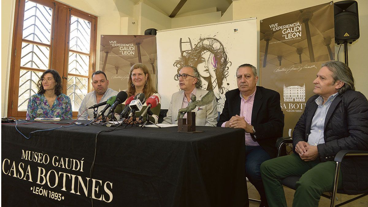 El Museo Gaudí Casa Botines acogió la presentación del V Festival de Cine y Televisión ‘Reino de León’. | MAURICIO PEÑA