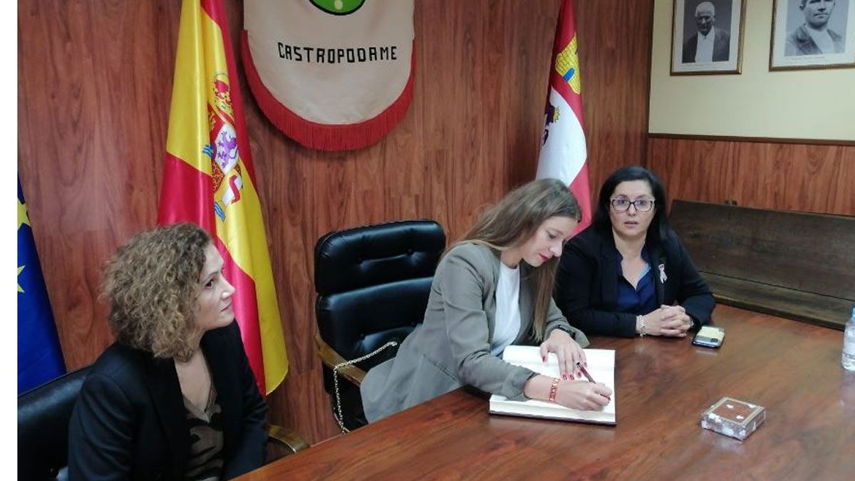 Fachada del Ayuntamiento de Castropodame.