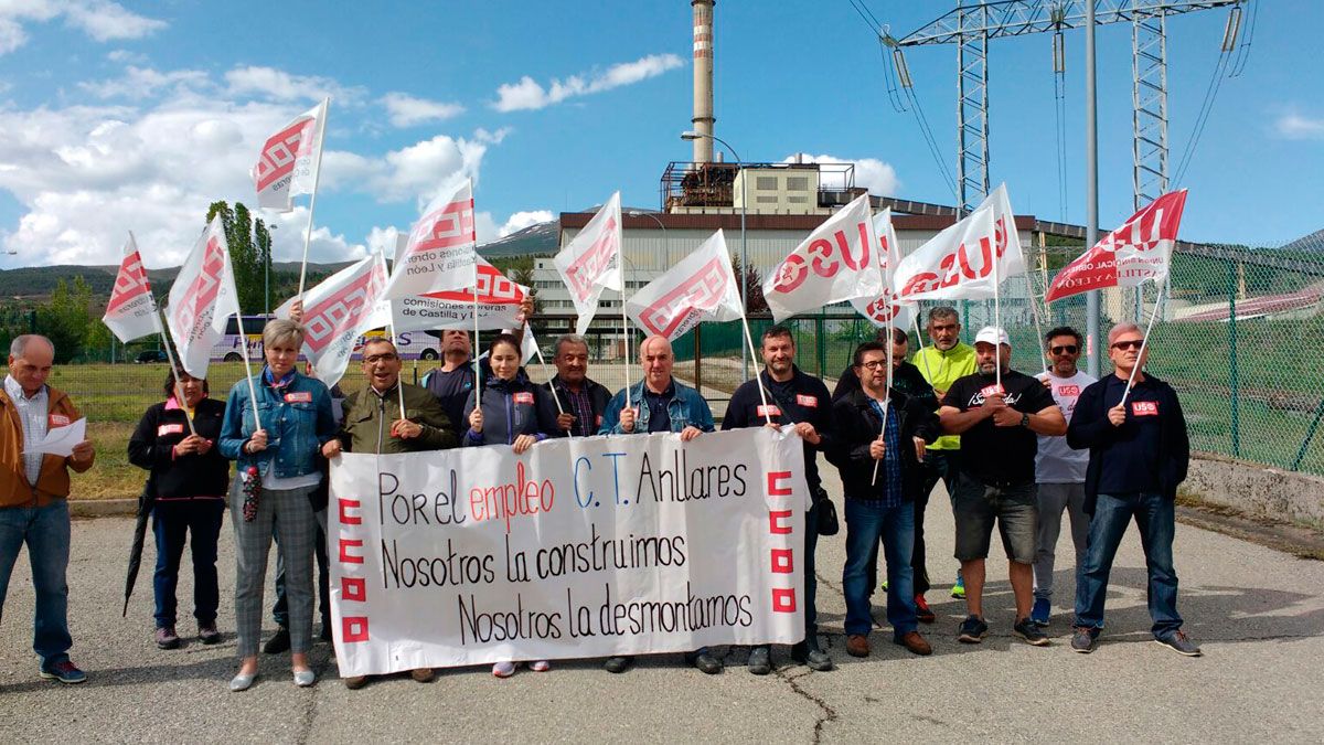Los representantes de los trabajadores durante la manifestación. | L.N.C.