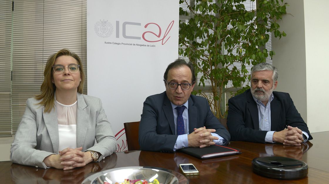 Laura Fra, FErnando Rodríguez Santocildes y Juan Antonio Berdejo en la presentación de Simuleón2018. | MAURICIO PEÑA