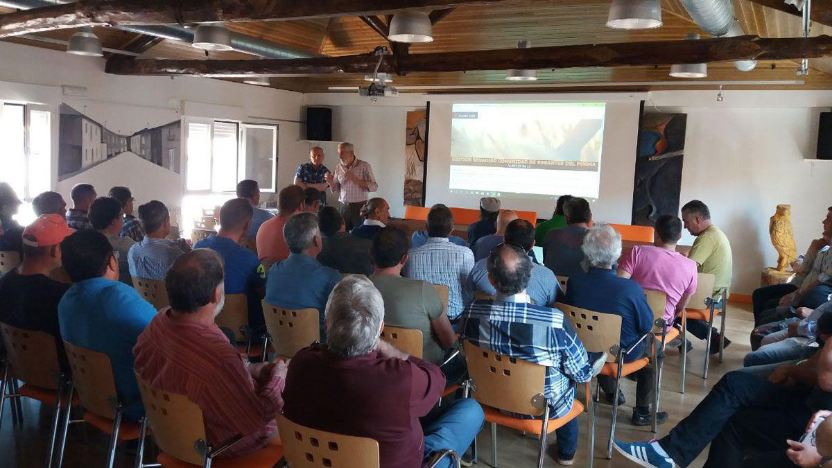 La presentación tuvo lugar en el Centro Cívico, con unos 150 asistentes. | L.N.C.