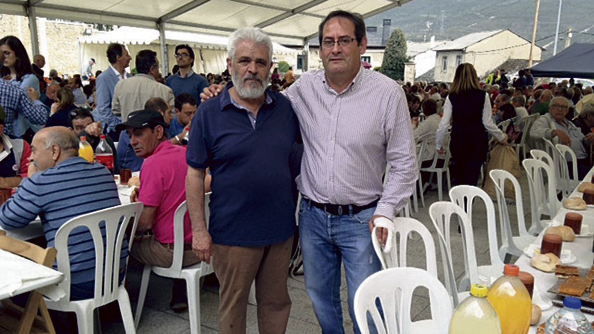 Los alcaldes de Lubián y Mansilla Mayor antes de la comida popular. | L.N.C.
