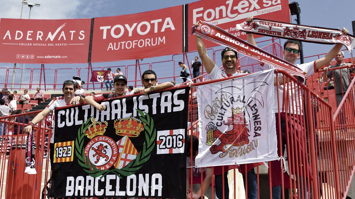 Aficionados de la Cultural en las gradas del Nou Estadi de Tarragona. | LOF