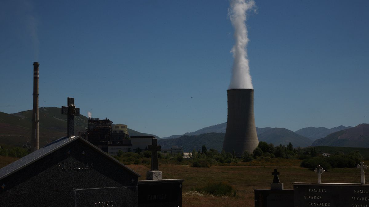 Visión de una chimena desde el Bierzo. | ANXO CABADA