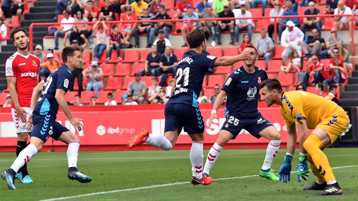 La Cultural celebra uno de sus goles en Tarragona. | LOF La Cultural celebra uno de sus goles en Tarragona. | LOF