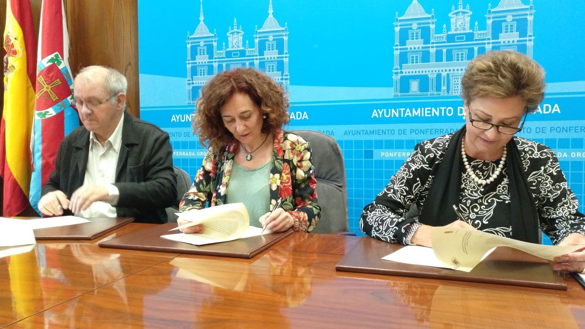 Firma del convenio entre Ponferrada con la Universidad de Elche. | M.I.
