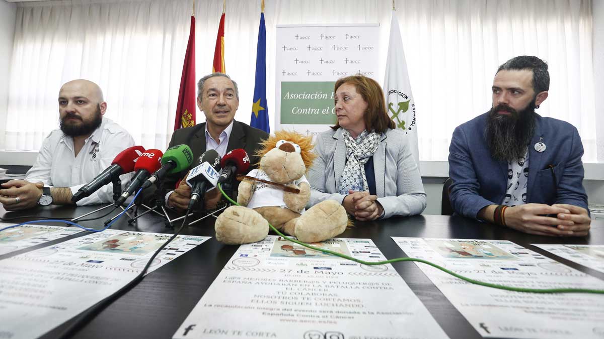 Presentación del acto benéfico ‘León te corta’ en la sede de la AECC en León. | C.S. CAMPILLO (ICAL)