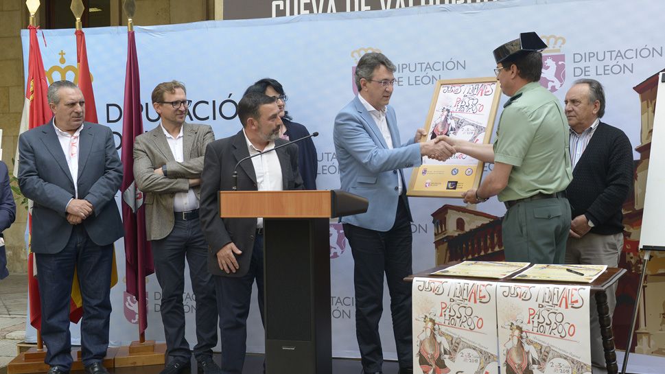 La presentación ha tenido lugar en el patio del Palacio de los Guzmanes. | MAURICIO PEÑA