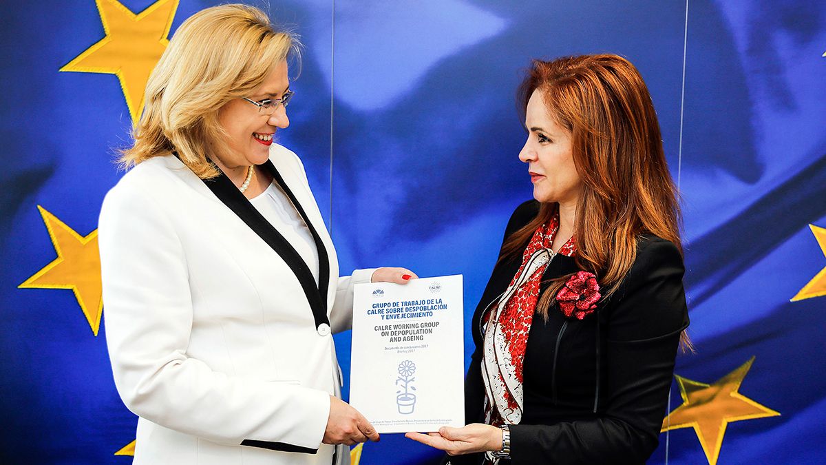 La presidenta de las Cortes, Silvia Clemente, mantiene una reunión con la comisaria de Política Regional de la Unión Europea, Corina Cretu. | ICAL