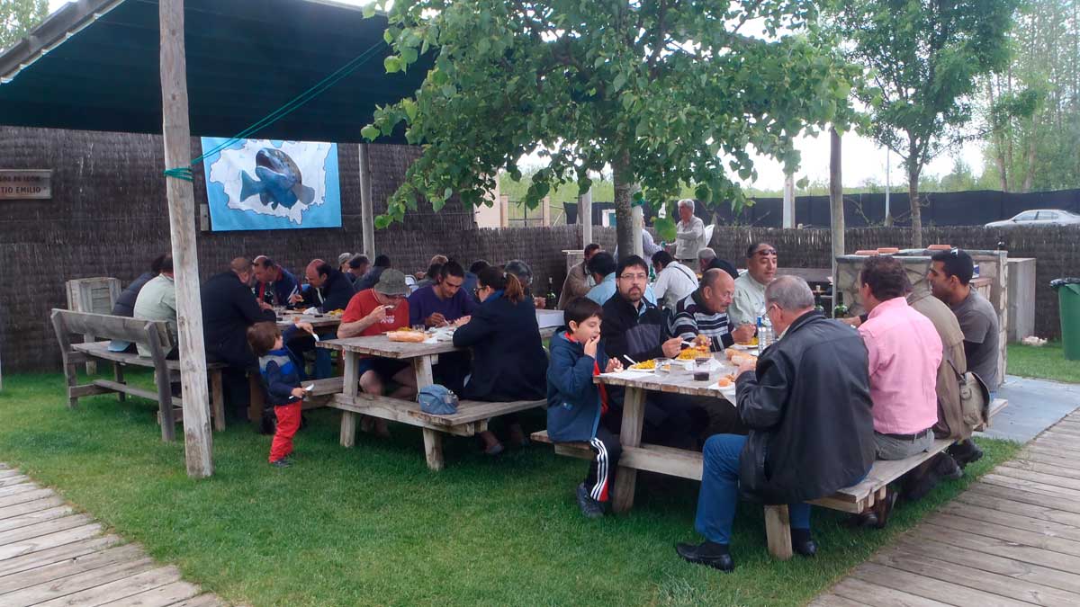 Comida de hermandad del año pasado Aula del Río Miguel Delibes de Vegas del Condado. | R.P.N.