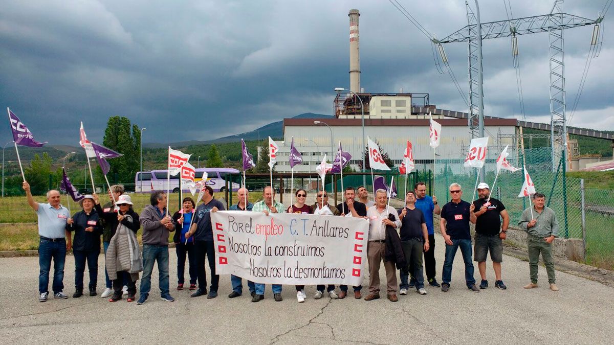 Nueva manifestación a las puertas de la central de Anllares. | L.N.C.