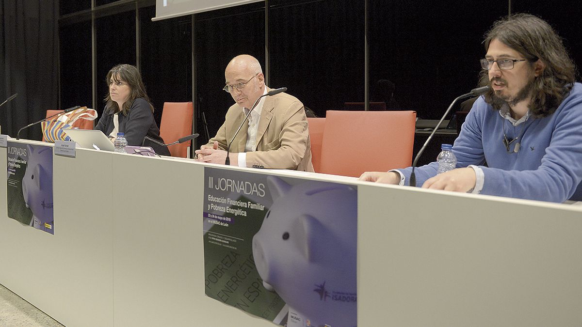 Un momento de las III Jornadas Nacionales de Educación Financiera Familiar y Pobreza Energética. | MAURICIO PEÑA Un momento de las III Jornadas Nacionales de Educación Financiera Familiar y Pobreza Energética. | MAURICIO PEÑA