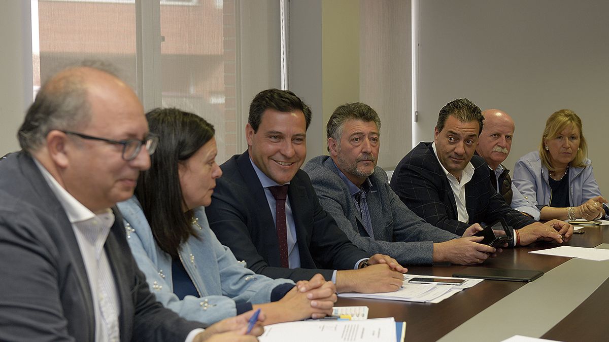 Reunión previa a la presentación a los medios de la Proposición de Ley que afecta a las térmicas. | MAURICIO PEÑA