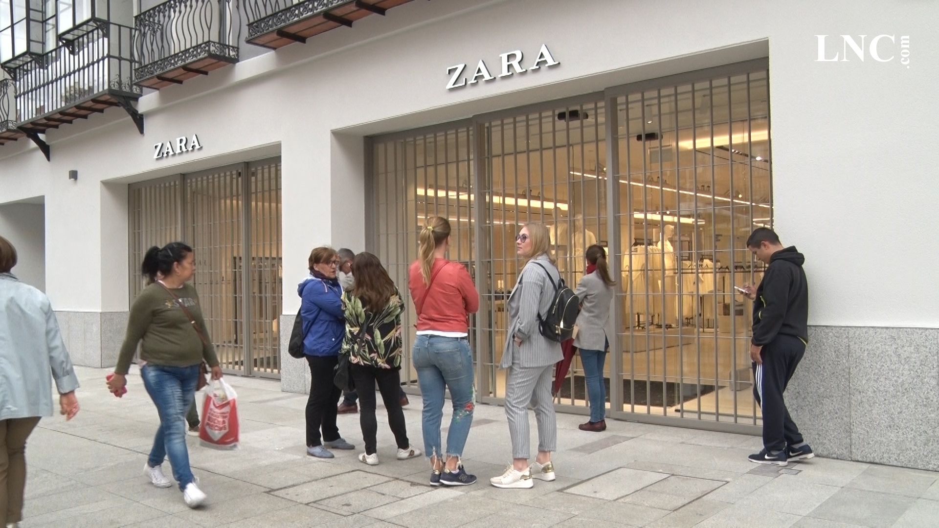 frame-25zara.jpg frame-25zara.jpg