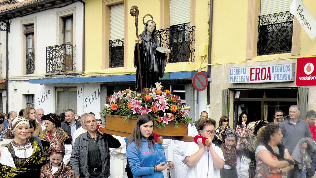 En la fotografía, imagen de archivo de la procesión de San Guillermo en la subida a la ermita. | E. Niño