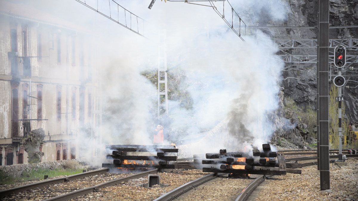 Imagen de archivo de una de las últimas movilizaciones mineras en Santa Lucía de Gordón. | MAURICIO PEÑA