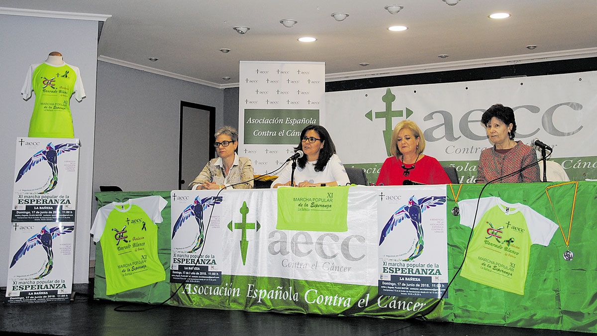 La Junta Local de la AECC presentó ayer la iniciativa solidaria. | ABAJO