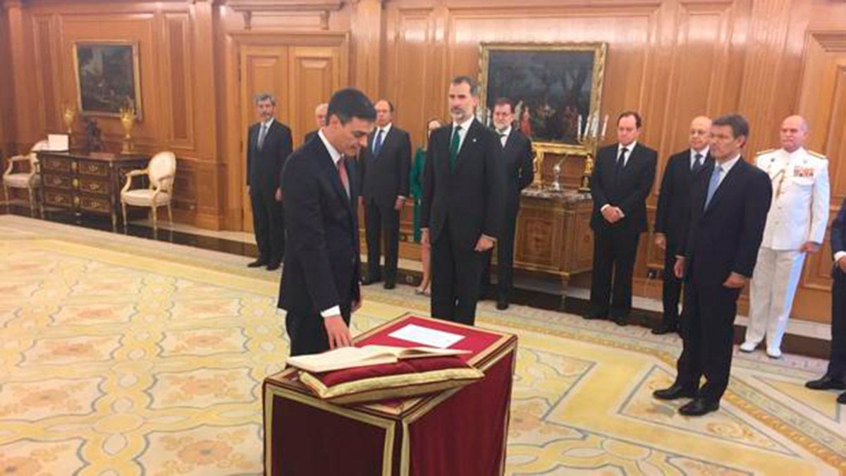 Momento de toma de posesión de Pedro Sánchez como presidente del Gobierno. | ABC.ES