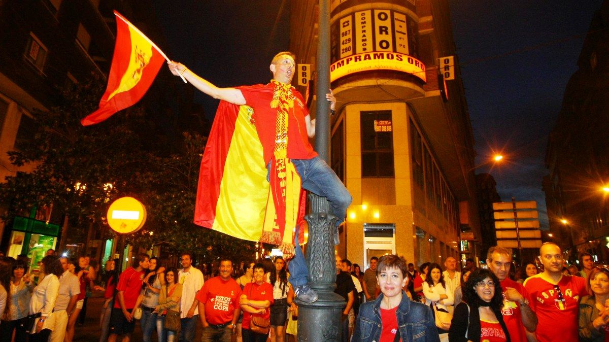 Aficionados en Ponferrada celebrando los logros de la Selección Española de fútbol, en imagen de archivo. | Ical