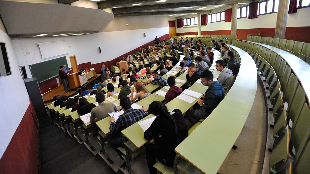 Alumnos leoneses en la Selectividad de 2016. | DANIEL MARTÍN