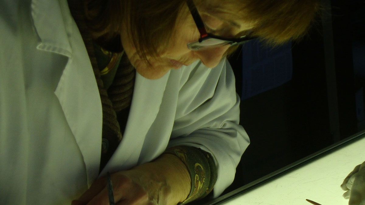 La artista Isabel Alonso en su estudio.