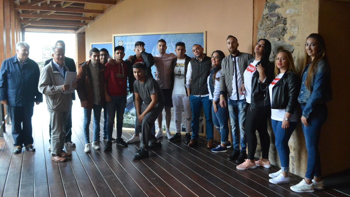 Los alumnos recibieron este miércoles sus diplomas en un acto en el castillo de Ponferrada. | D.M. Los alumnos recibieron este miércoles sus diplomas en un acto en el castillo de Ponferrada. | D.M.