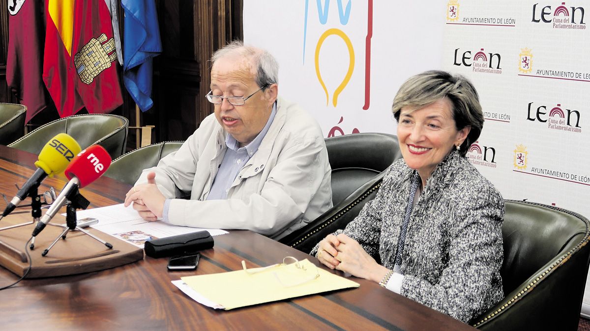 Josep María Camps y Ana Franco presentaron la feria Desembalaje. | L.N.C.