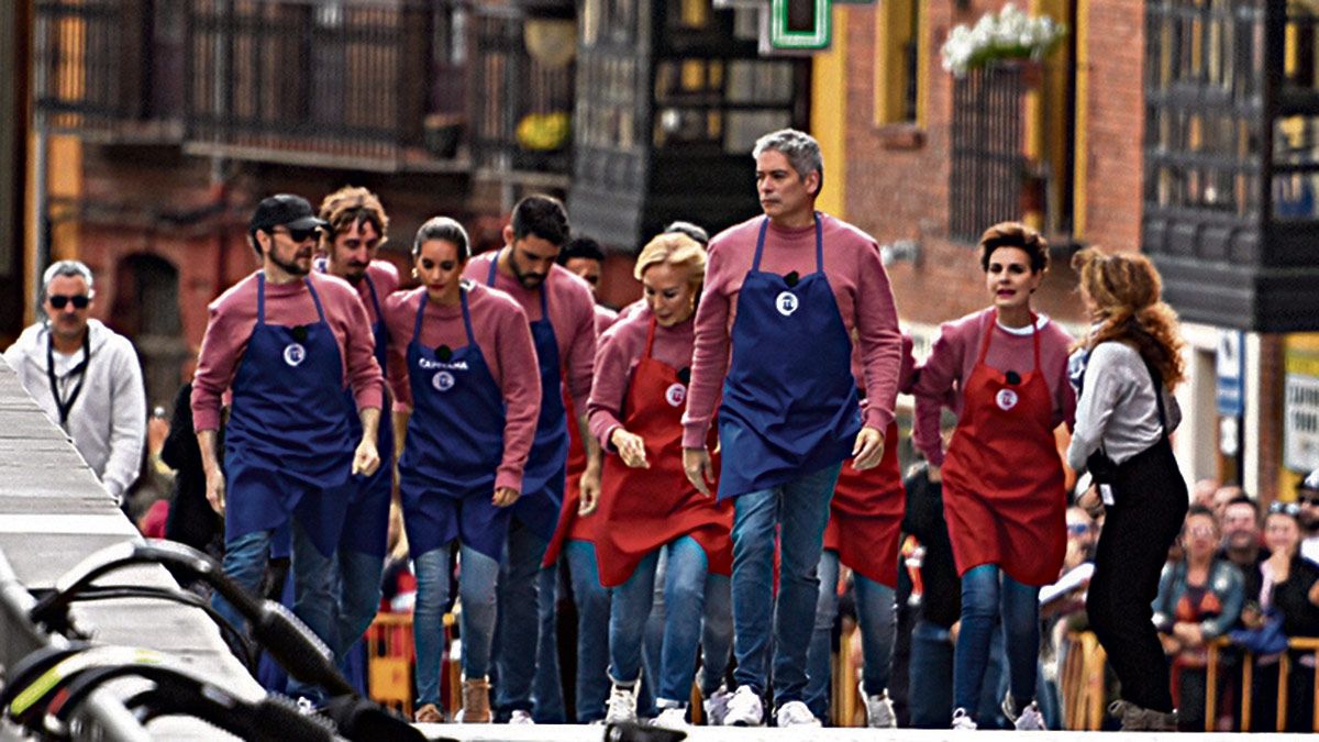 Los aspirantes a Masterchef Celebrity este miércoles en León durante la grabación de la prueba de exteriores. | SAÚL ARÉN