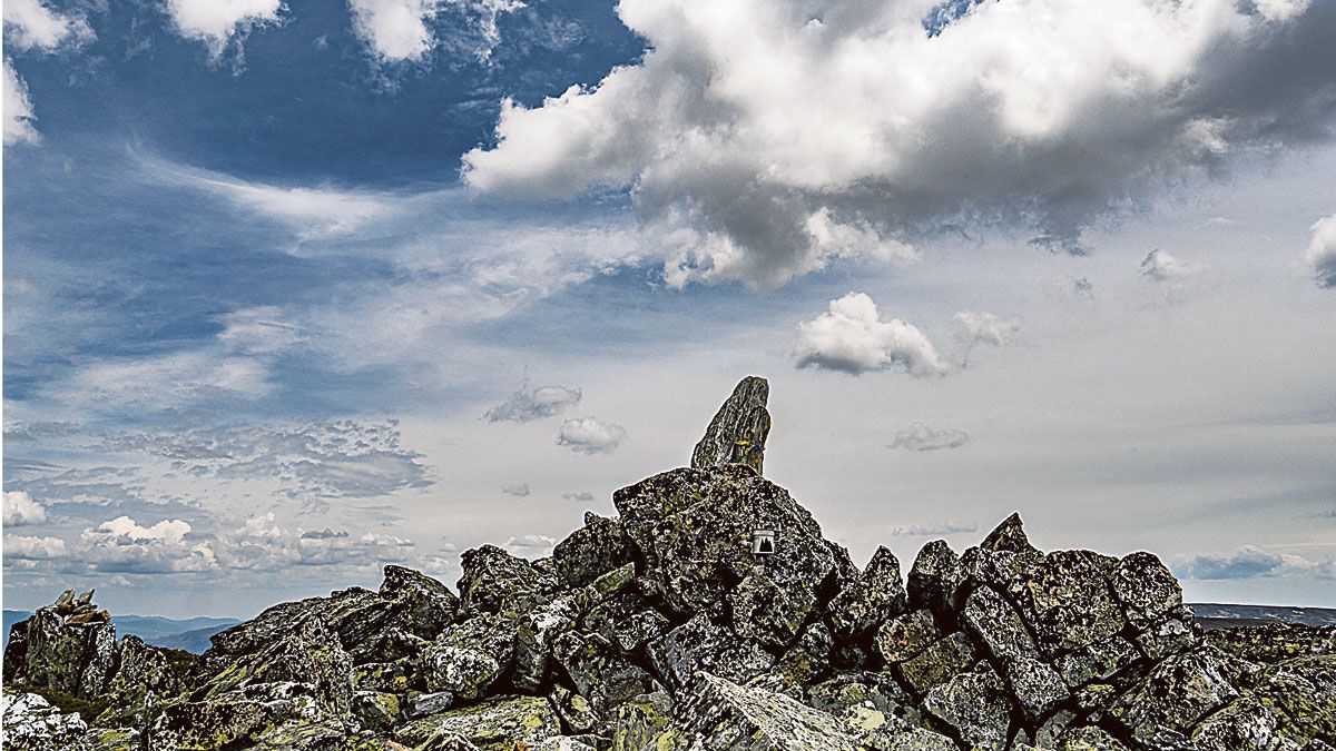 Cumbre de Peña Surbia. | VICENTE GARCÍA