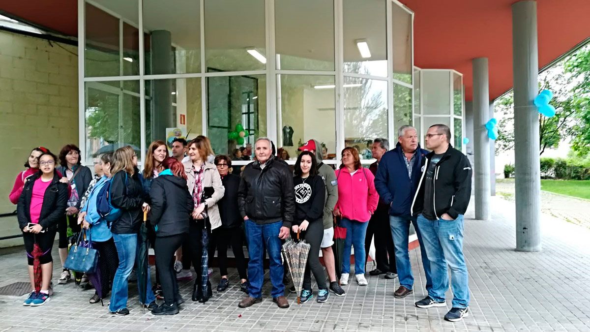 Una de las sentadas reivindicativas realizadas por los afectados por los robos | M.I. Una de las sentadas reivindicativas realizadas por los afectados por los robos | M.I.