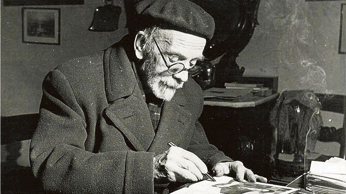 Pío Baroja en su estudio.