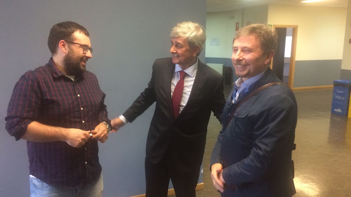 Francisco Marín, en el centro de la imagen, ayer en Ponferrada. | A.C.